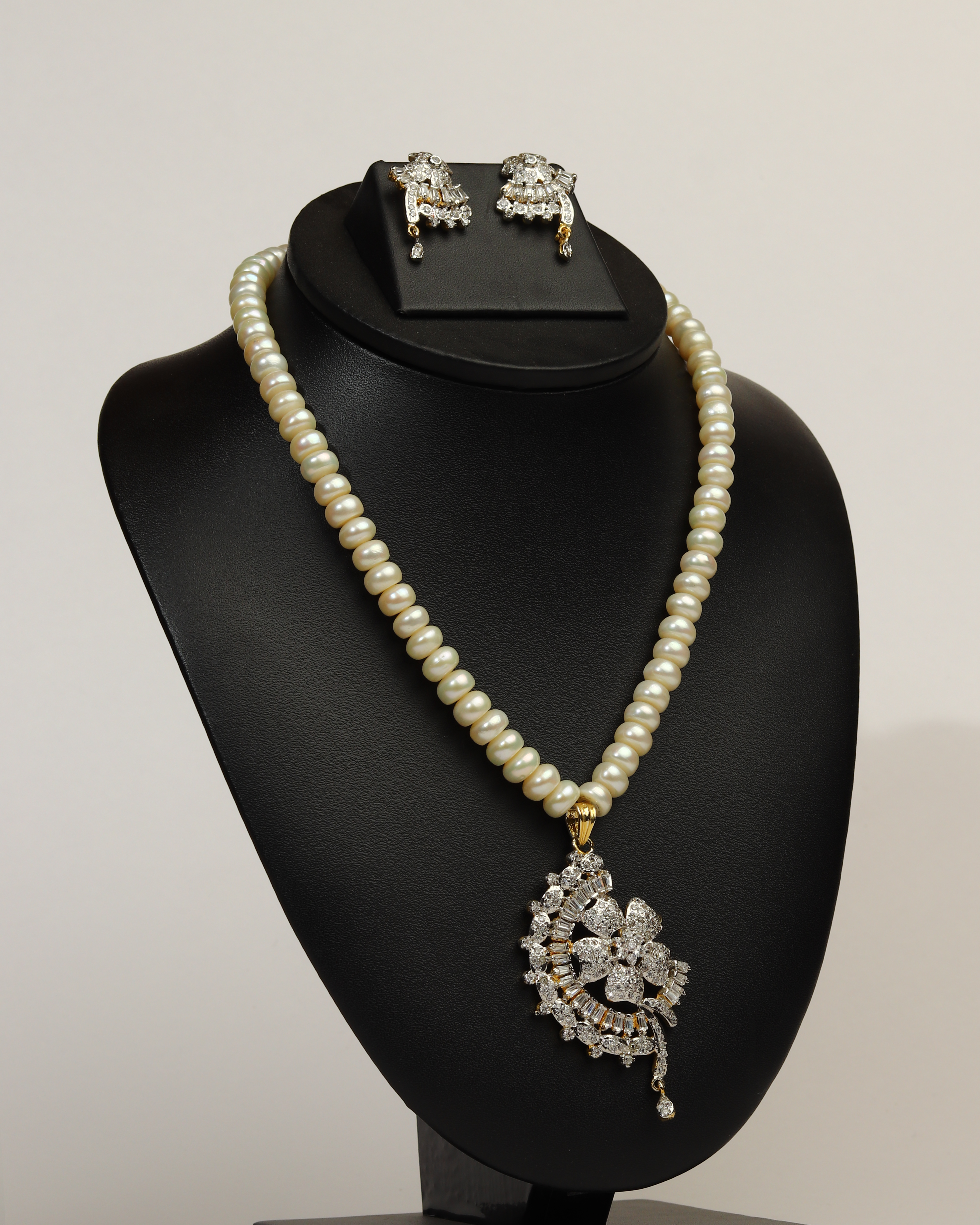 Pearl with Pendant