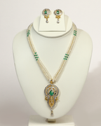 Eternal Radiance – Pearl & Emerald Pendant Set