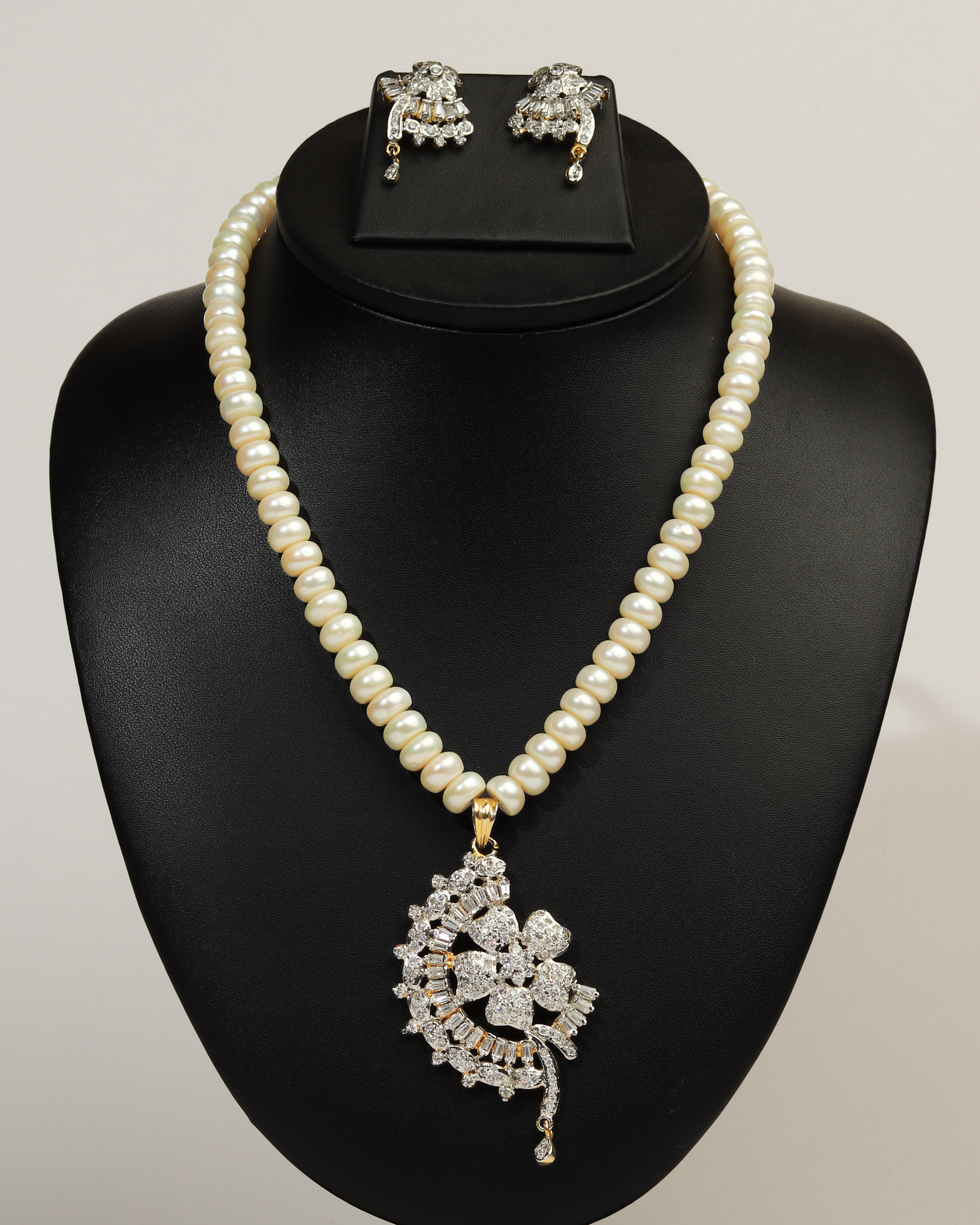 Pearl with Pendant