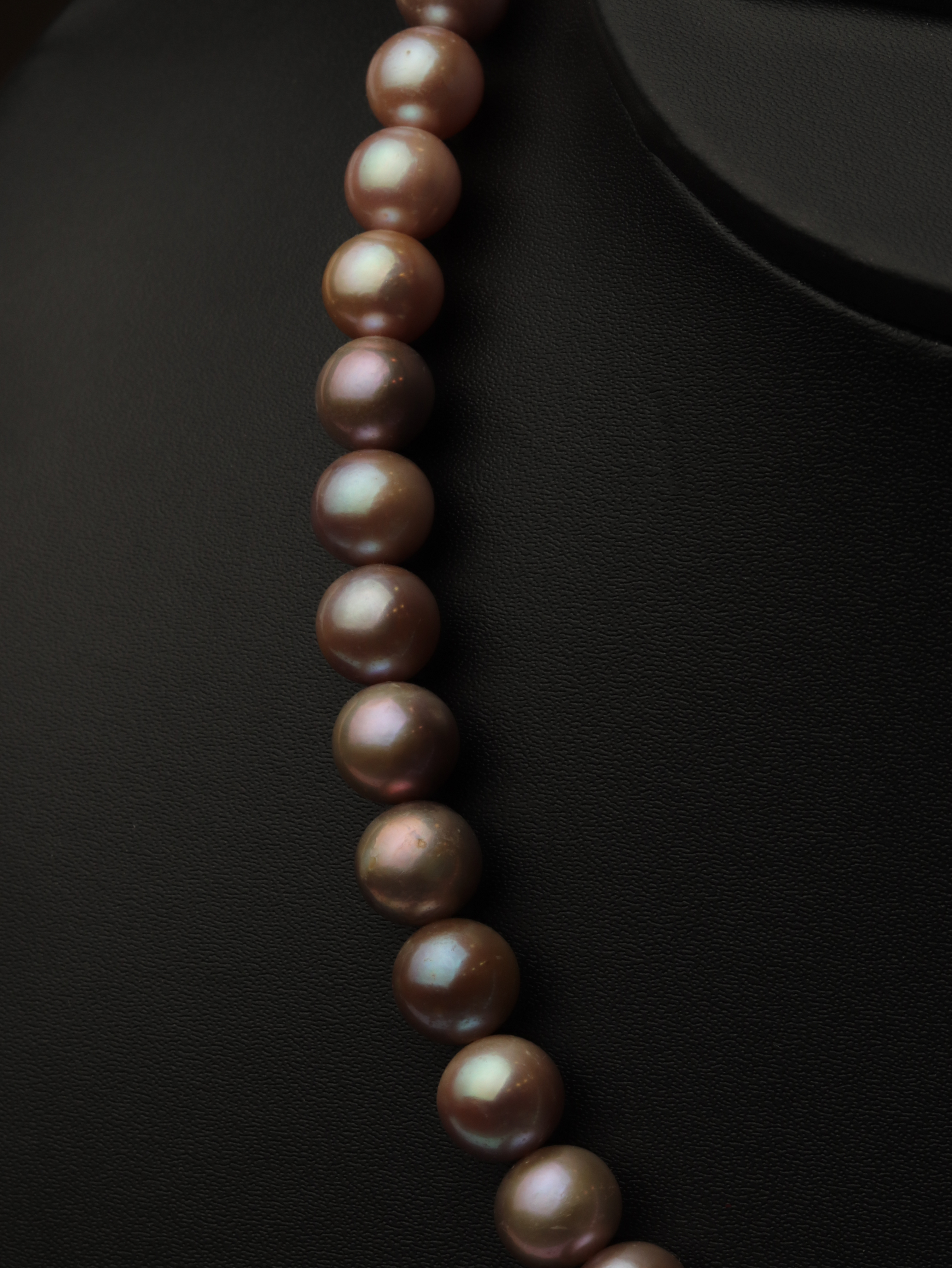 Lustrous 16" Single-Strand Metallic Freshwater Pearl Necklace
