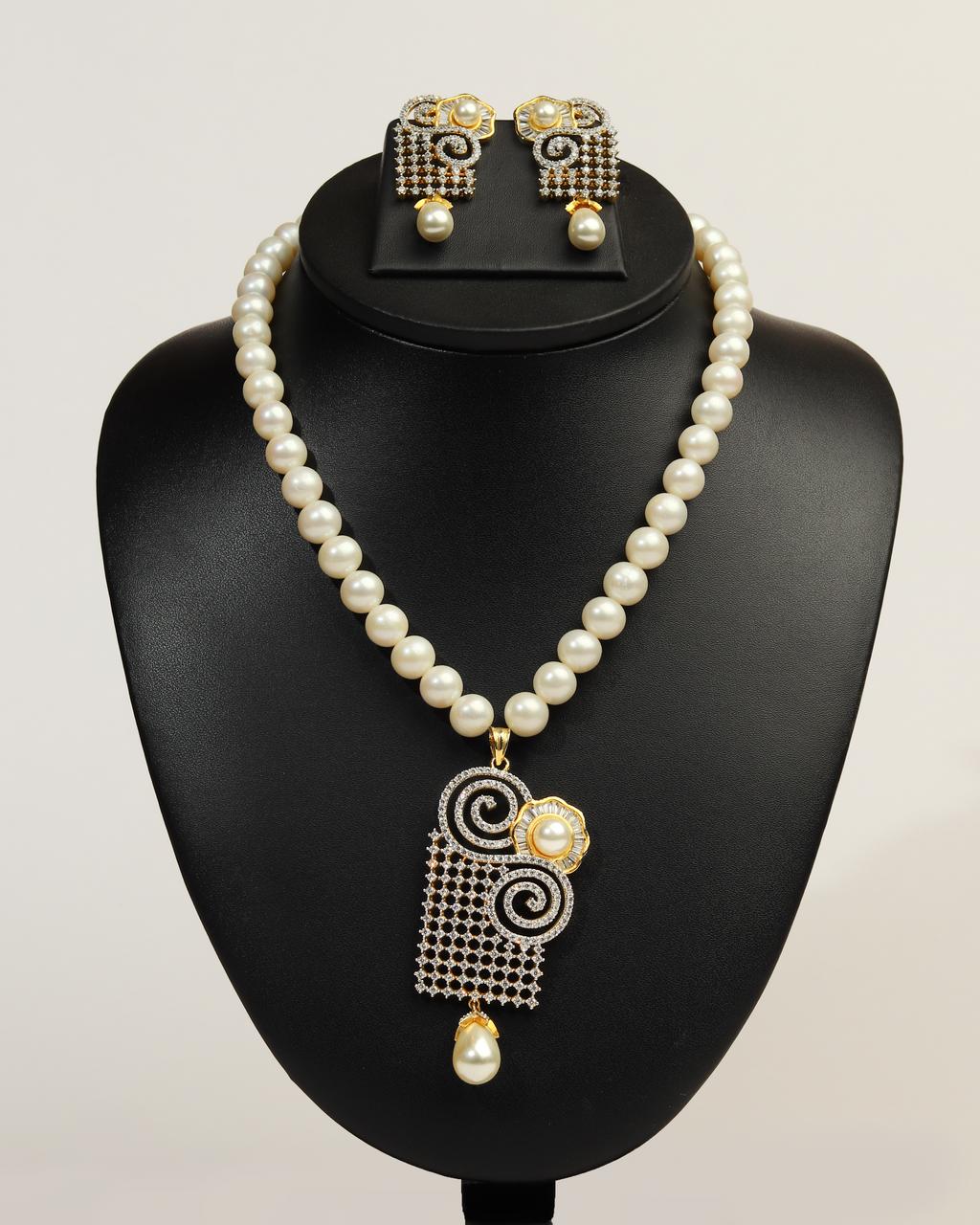 Pearl Necklace with Artistic Pendant Set
