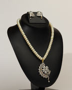 Pearl with Pendant