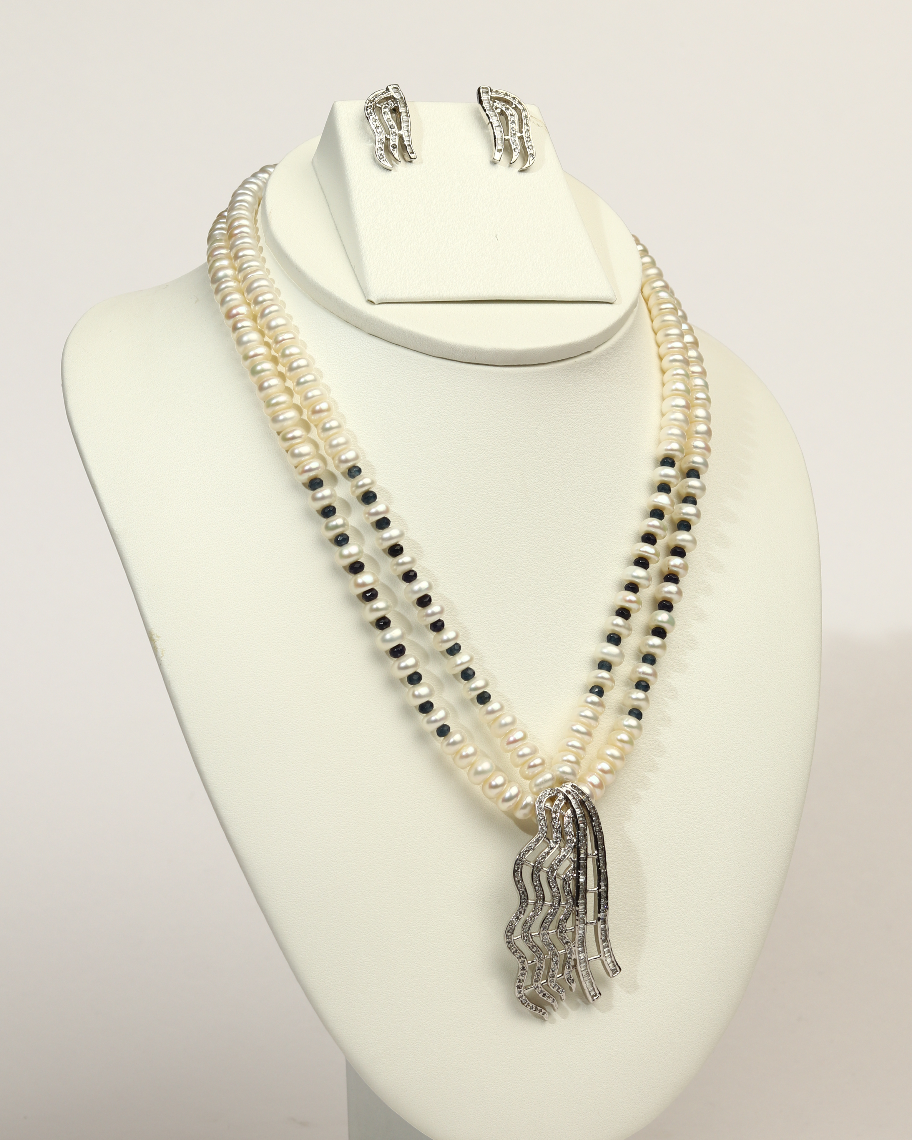 “Celestial Waves” – Pearl Pendant Set