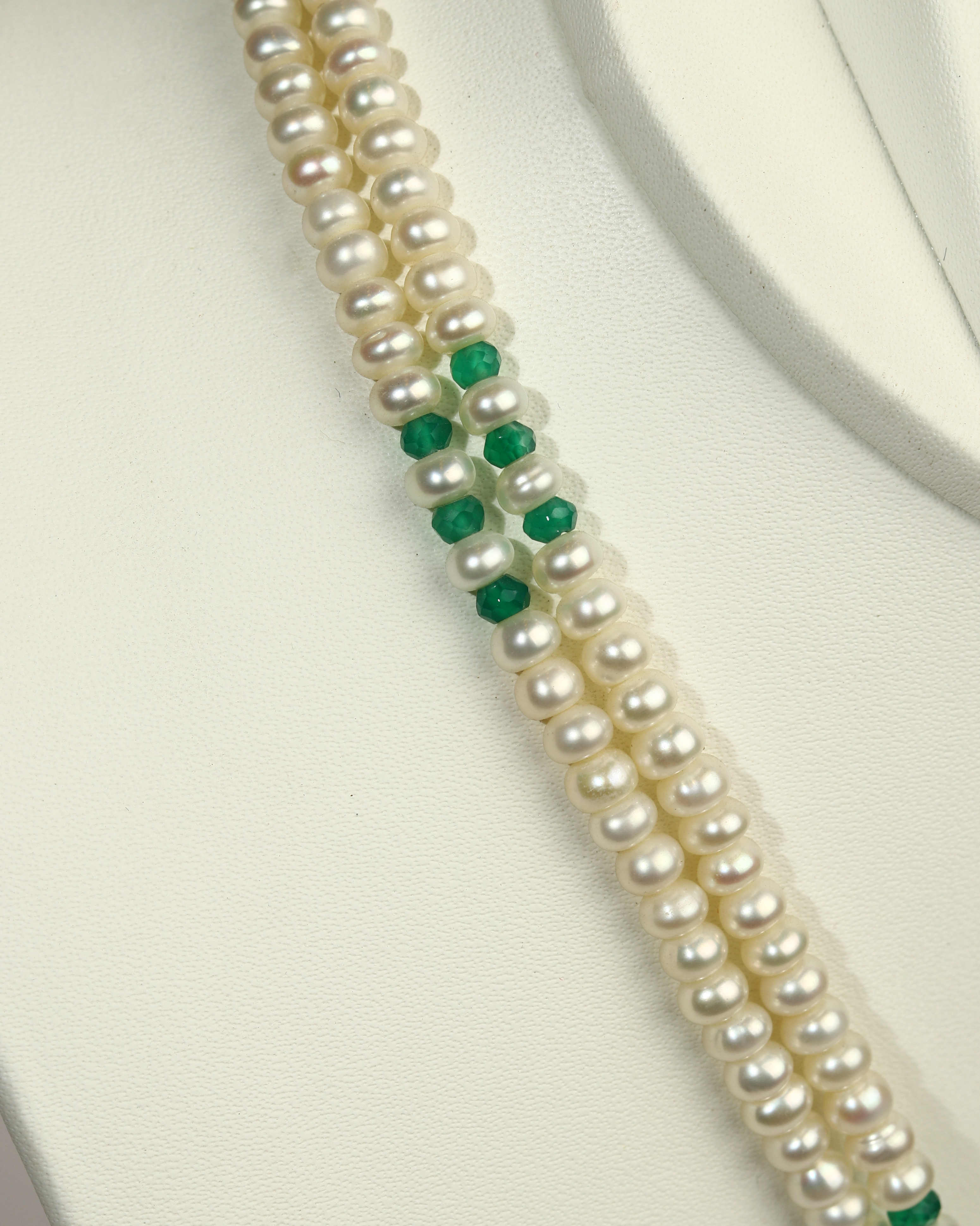 Eternal Radiance – Pearl & Emerald Pendant Set