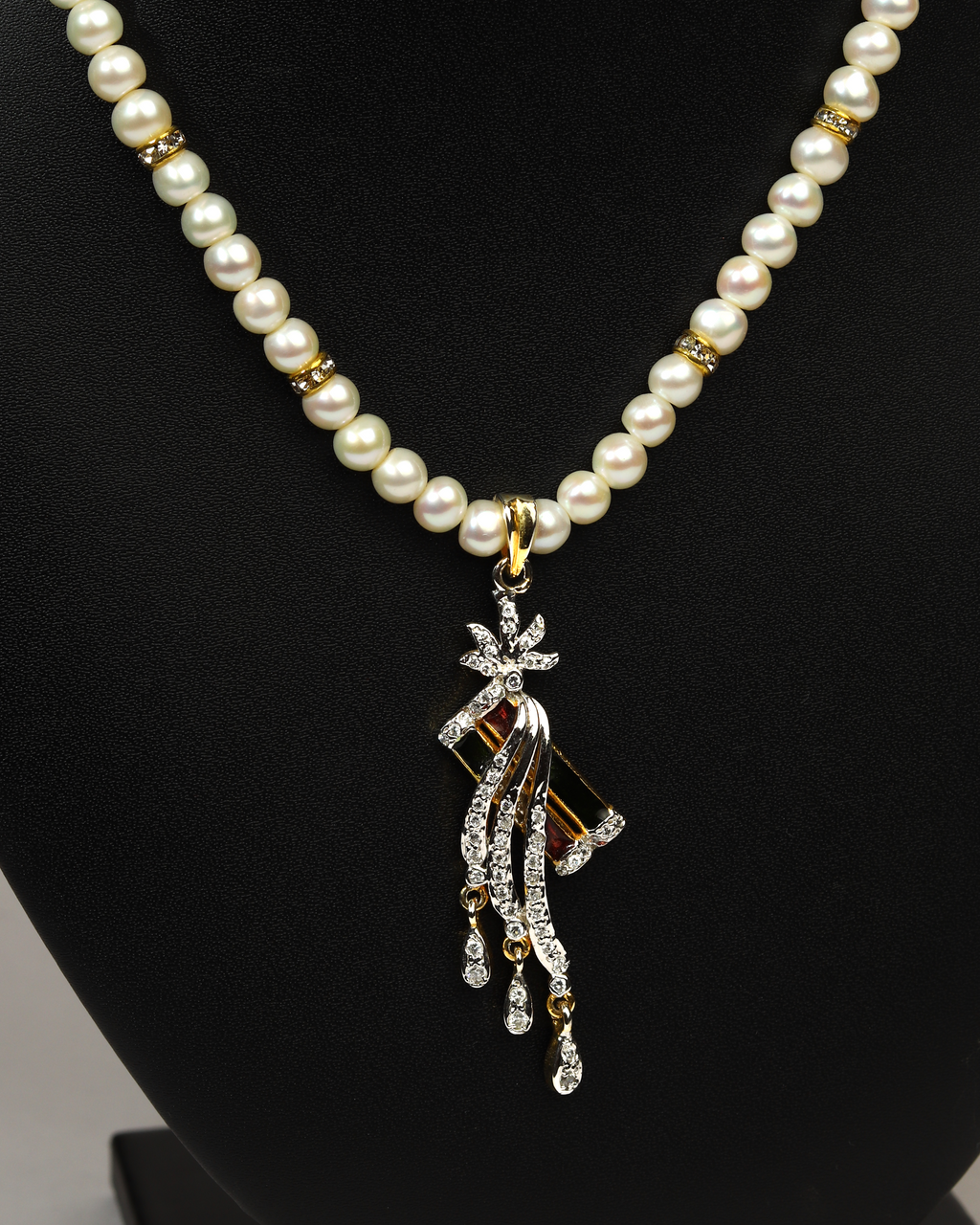 Pearl Necklace with Artistic Pendant Set