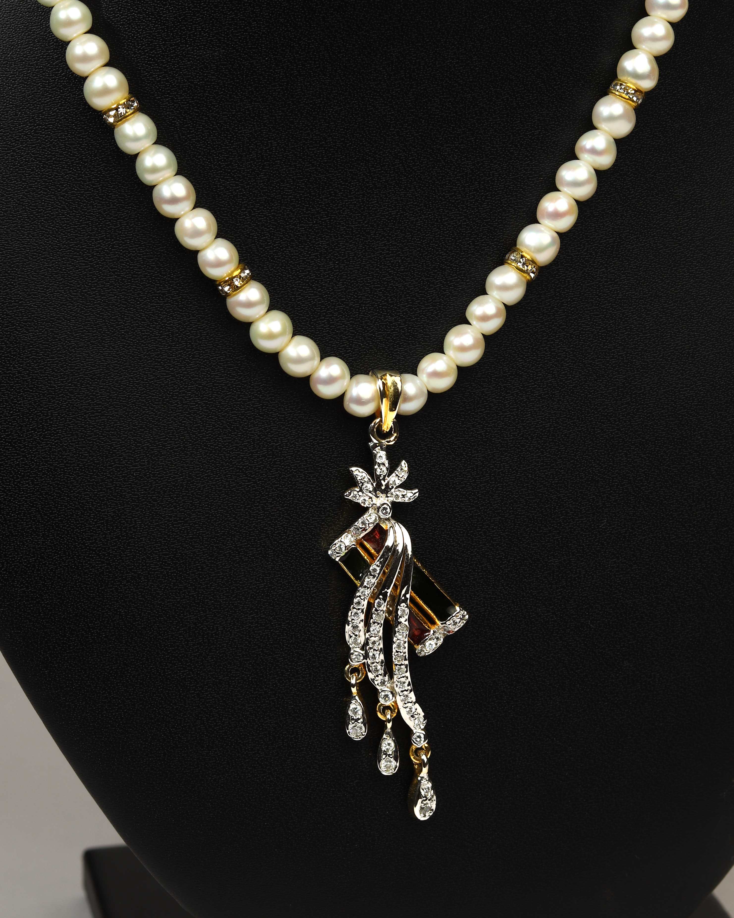 Pearl Necklace with Artistic Pendant Set