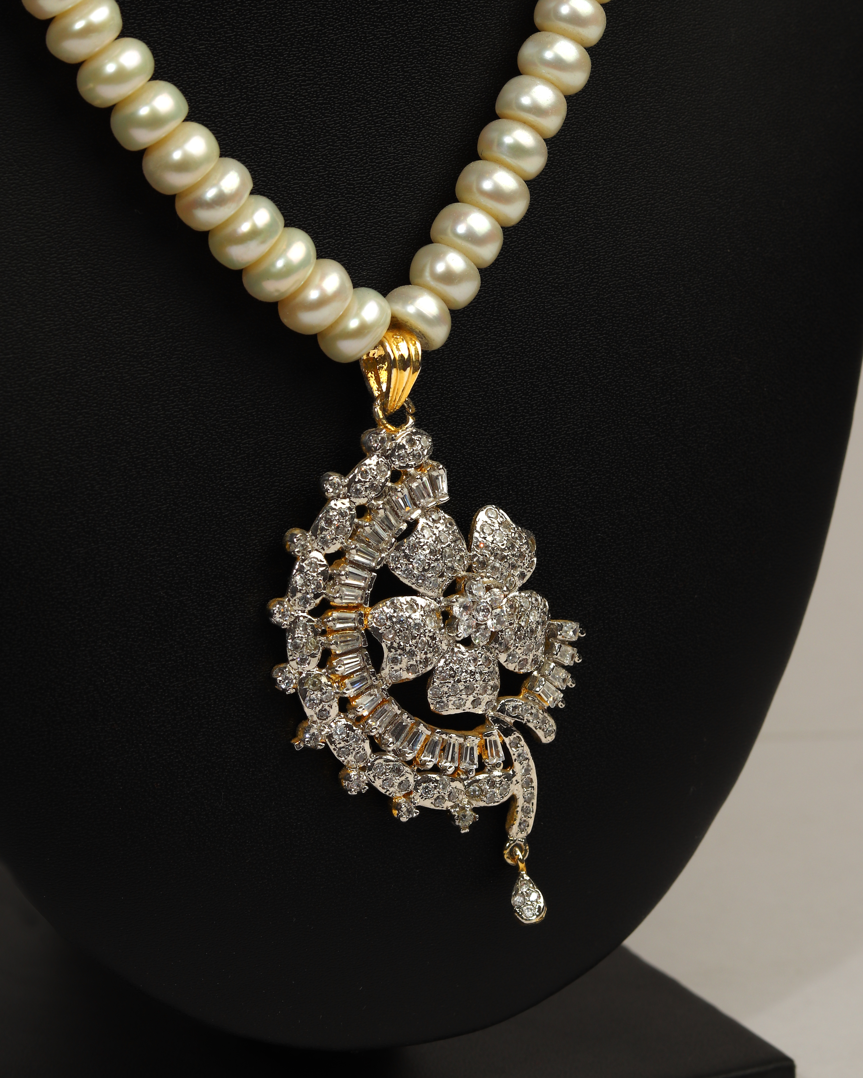 Pearl with Pendant