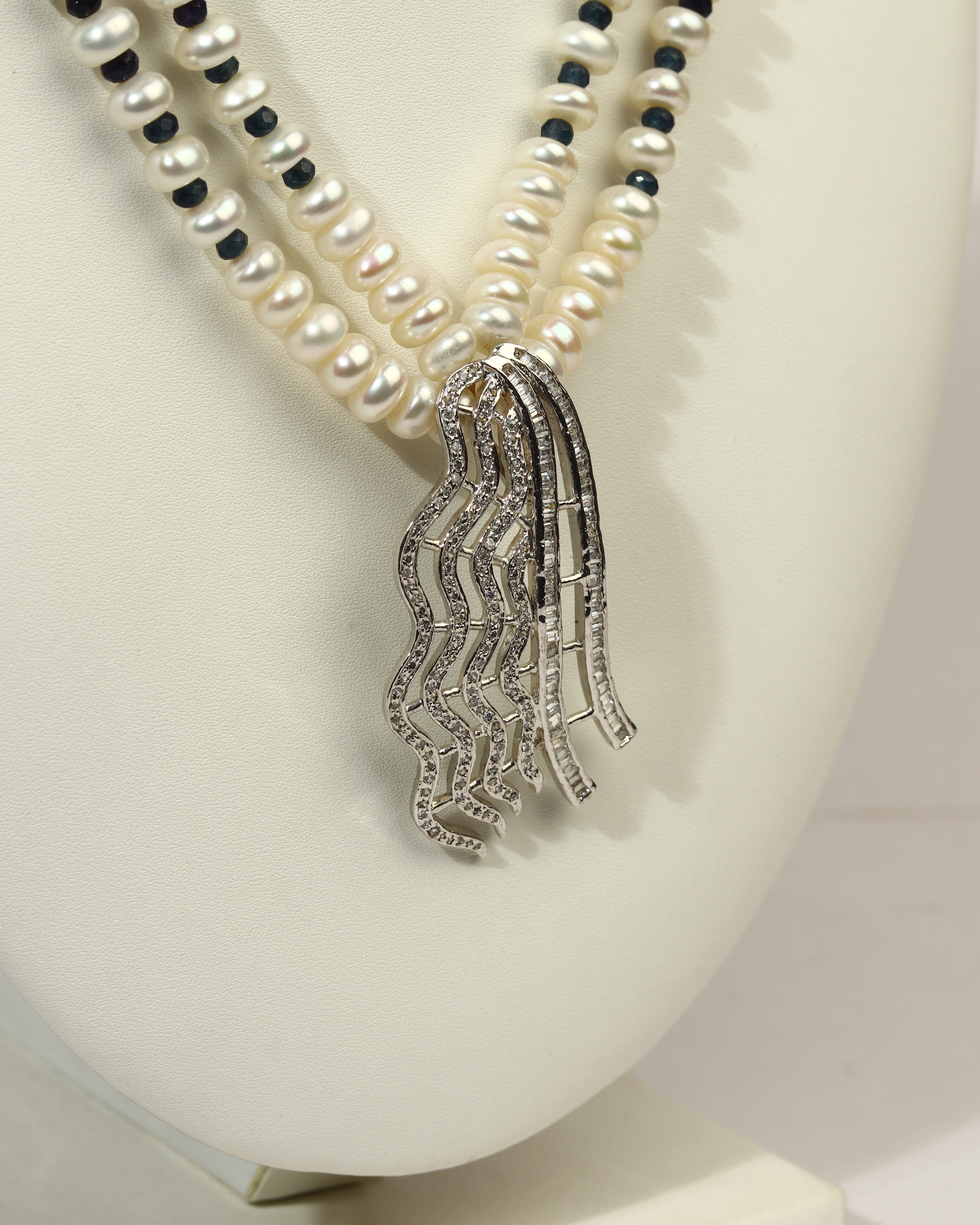 “Celestial Waves” – Pearl Pendant Set