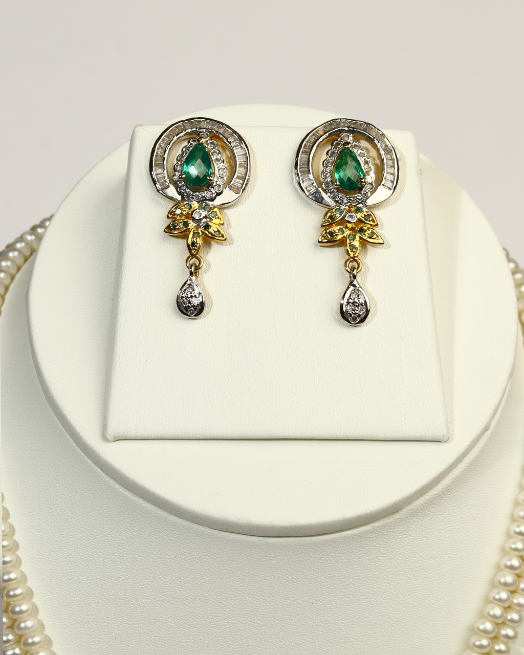 Eternal Radiance – Pearl & Emerald Pendant Set