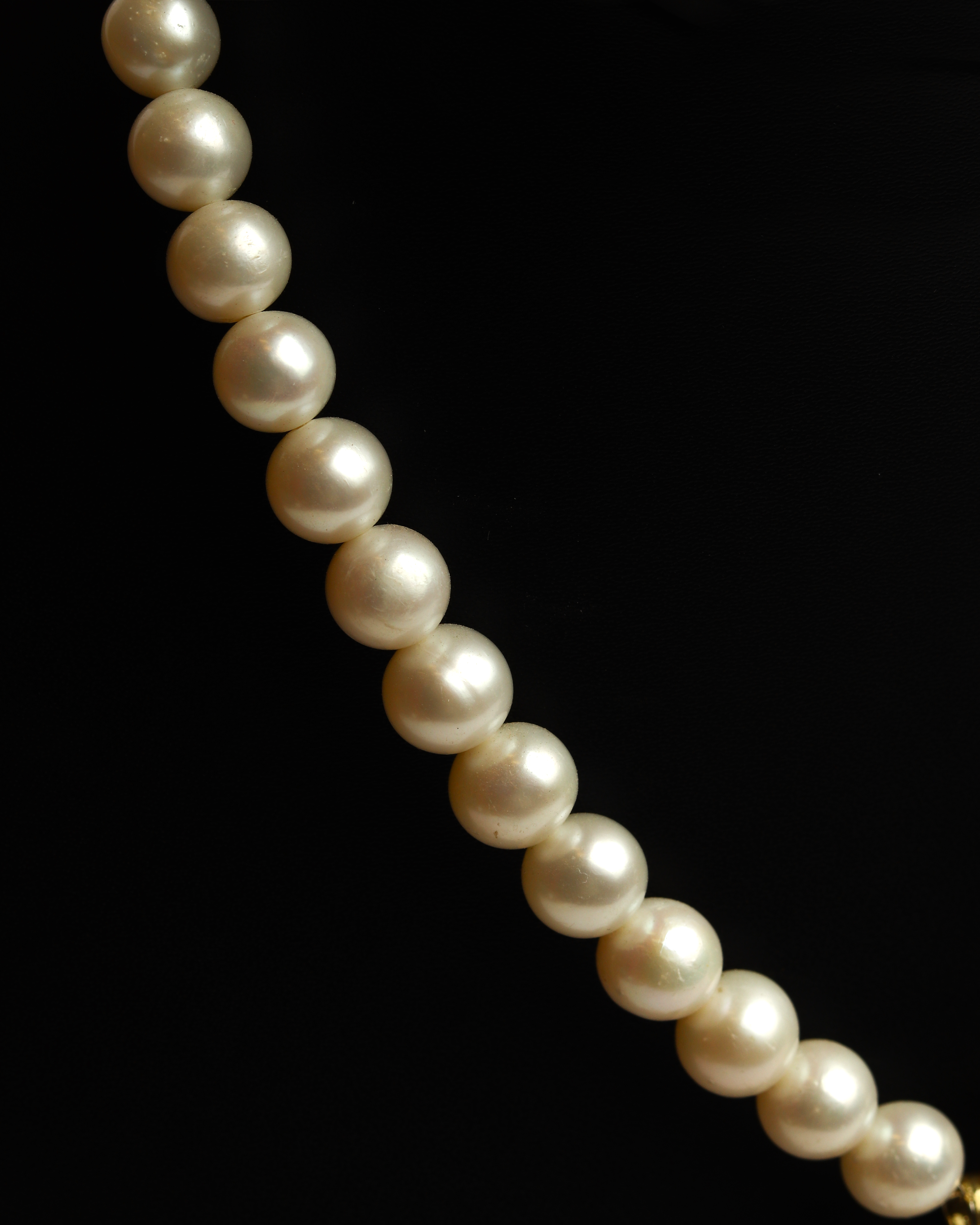 Pearl Necklace with Artistic Pendant Set