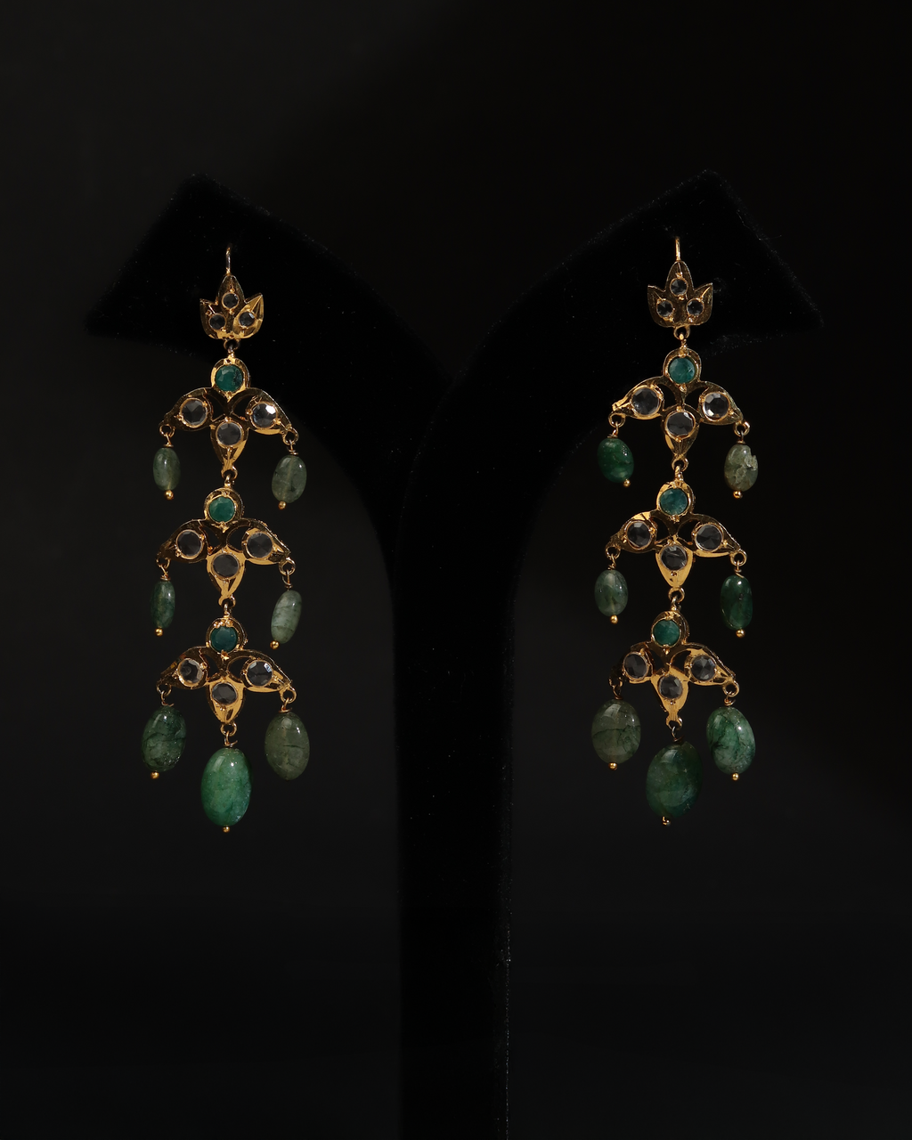 Luxury 7-Layer Satlada Necklace & Earring Set – Traditional Pearl & Deep Emerald Green Nizami Bridal Jewellery