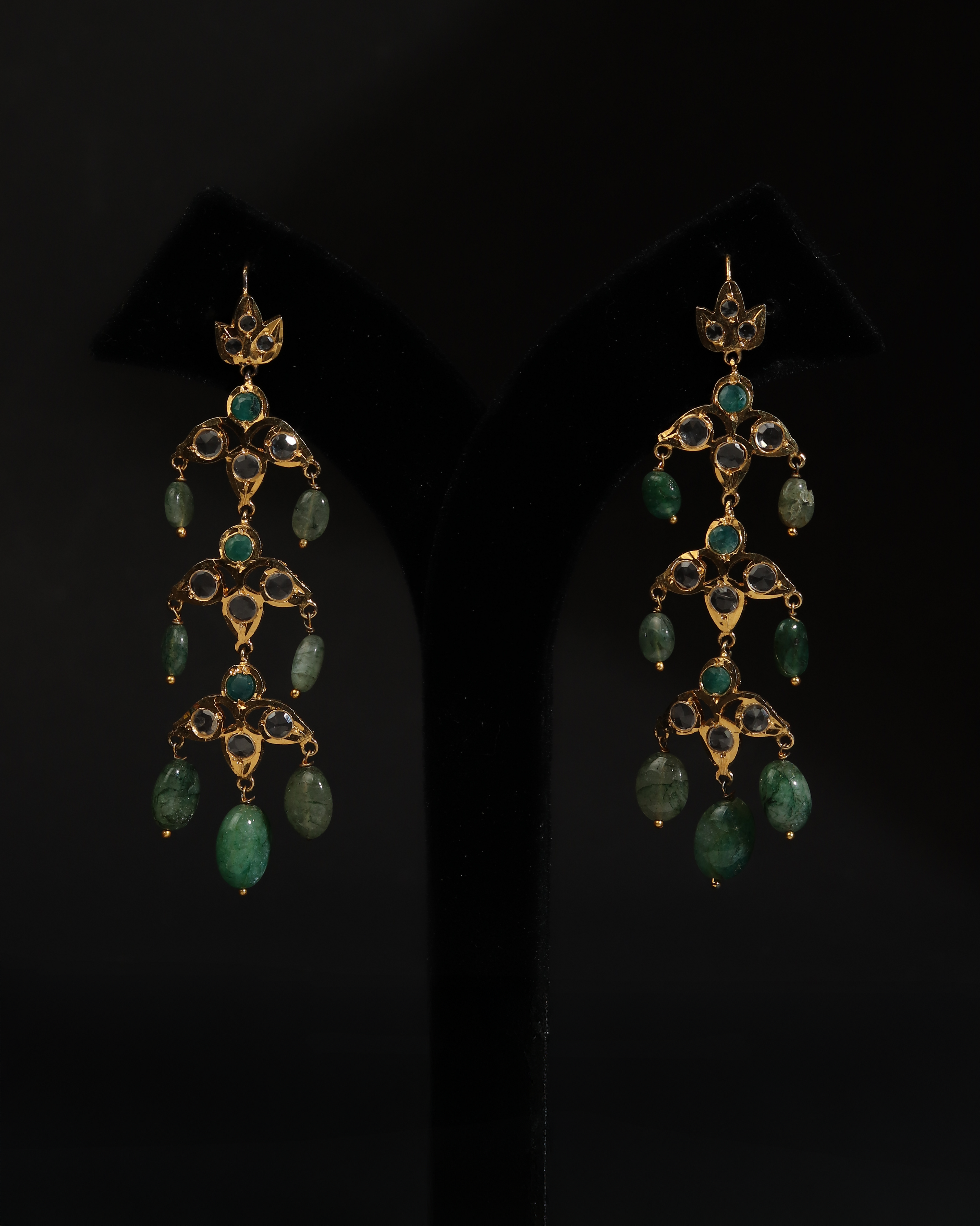 Luxury 7-Layer Satlada Necklace & Earring Set – Traditional Pearl & Deep Emerald Green Nizami Bridal Jewellery