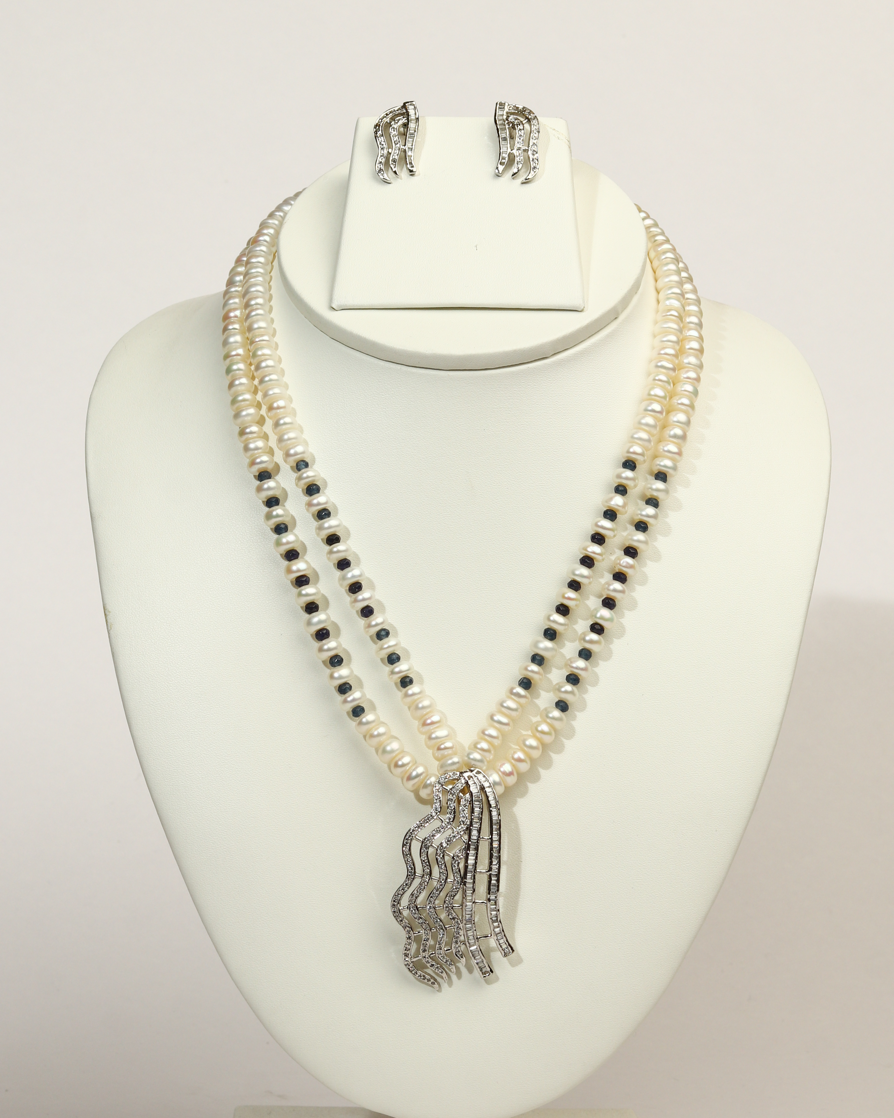 “Celestial Waves” – Pearl Pendant Set